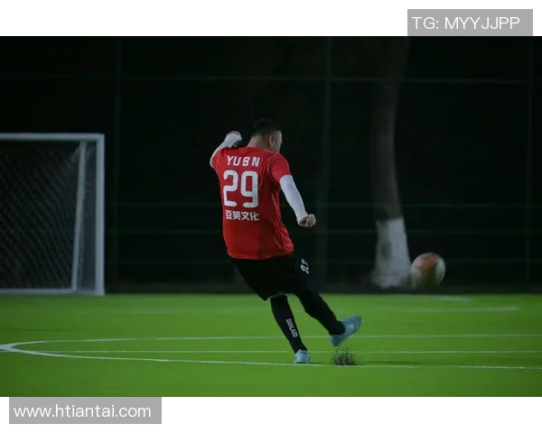 足球明星在家中训练的秘密与技巧揭秘，提升球技不再受场地限制